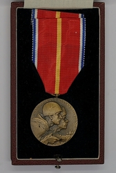 Dukelská pamětní medaile, bronz, stužka, etue