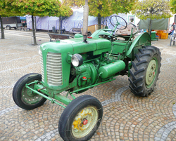 Traktor Zetor Z-25 2026 B.K, 500 Kč.